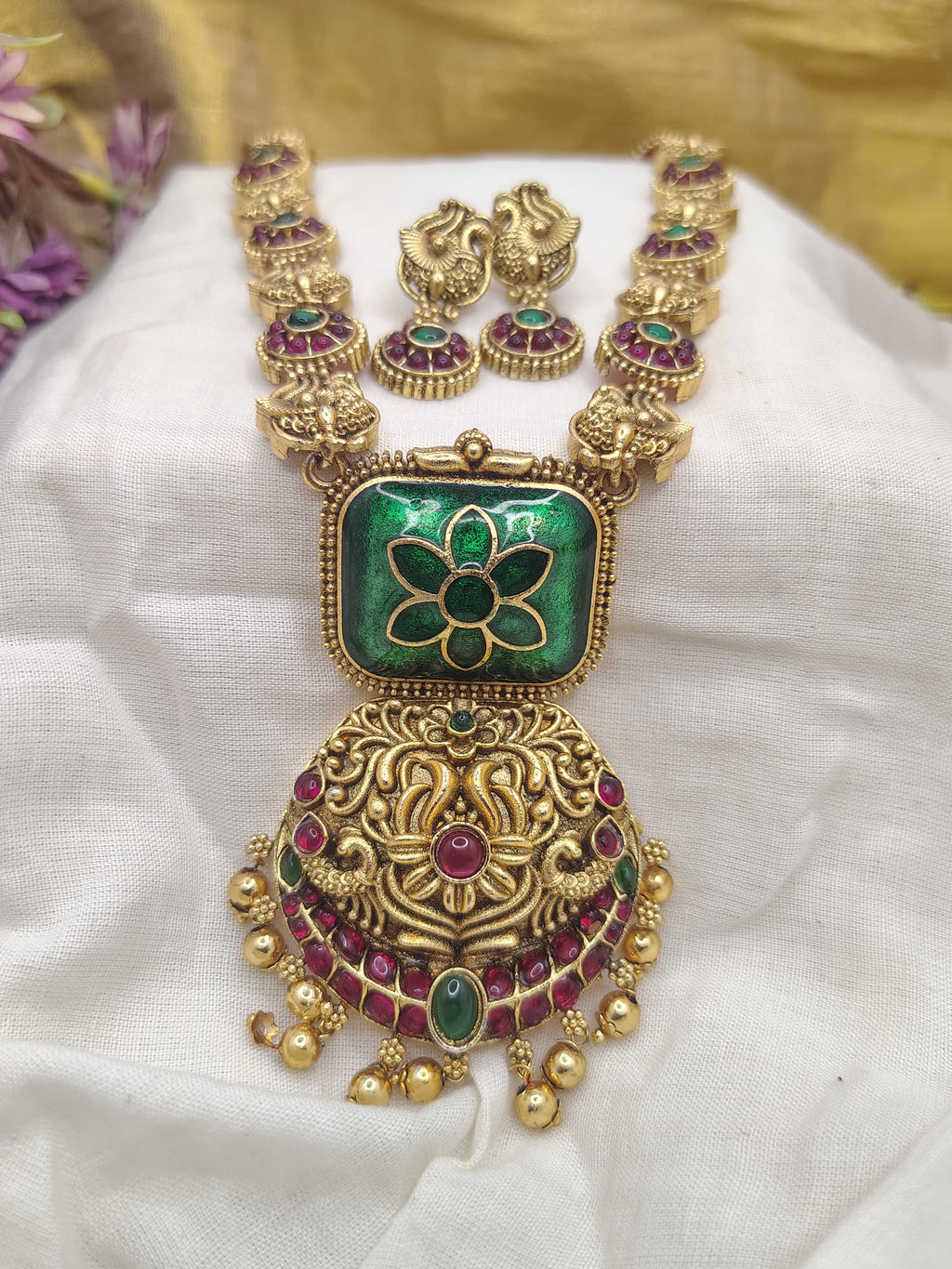Mantara Non idol necklace set