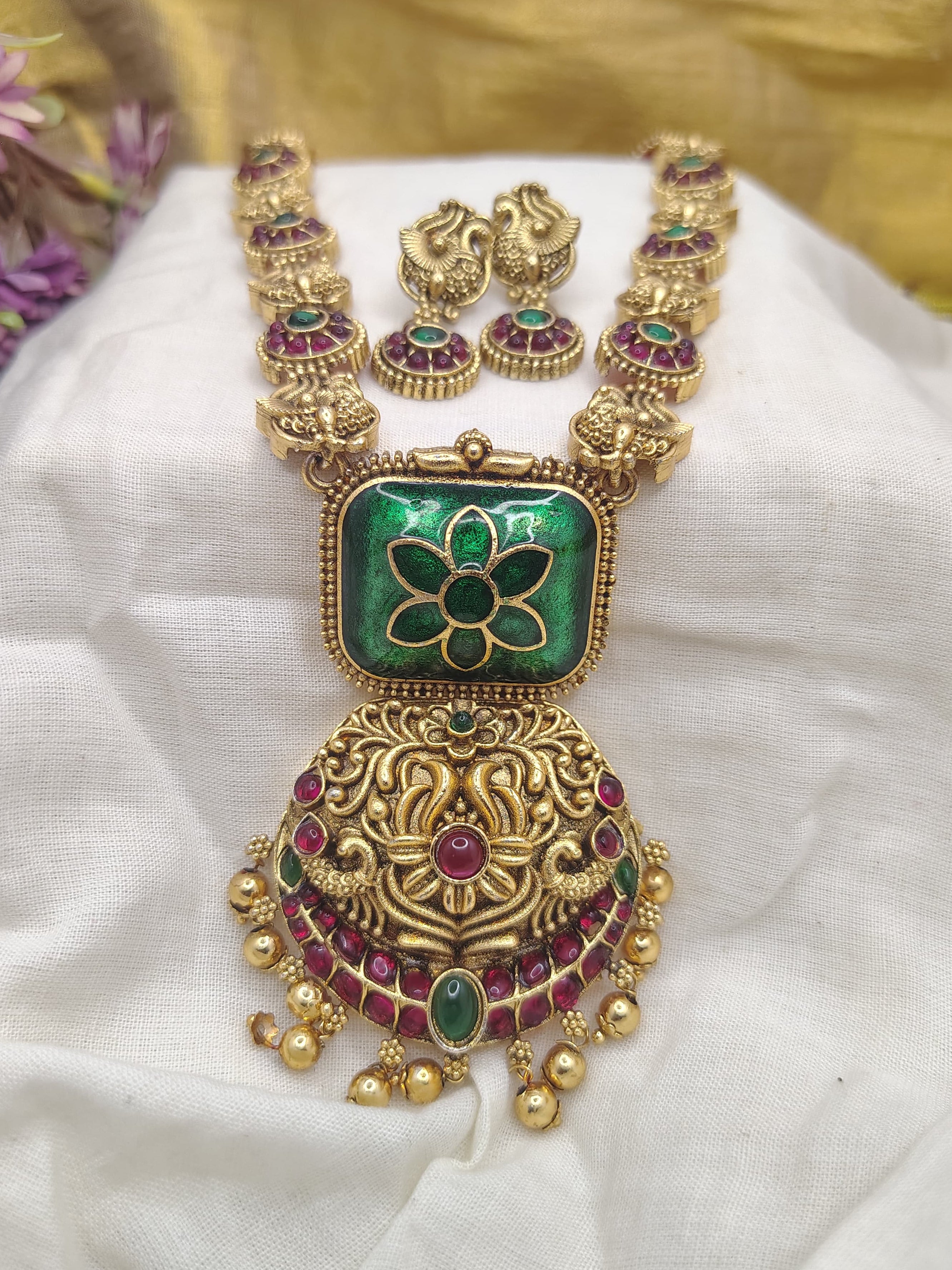 Mantara Non idol necklace set