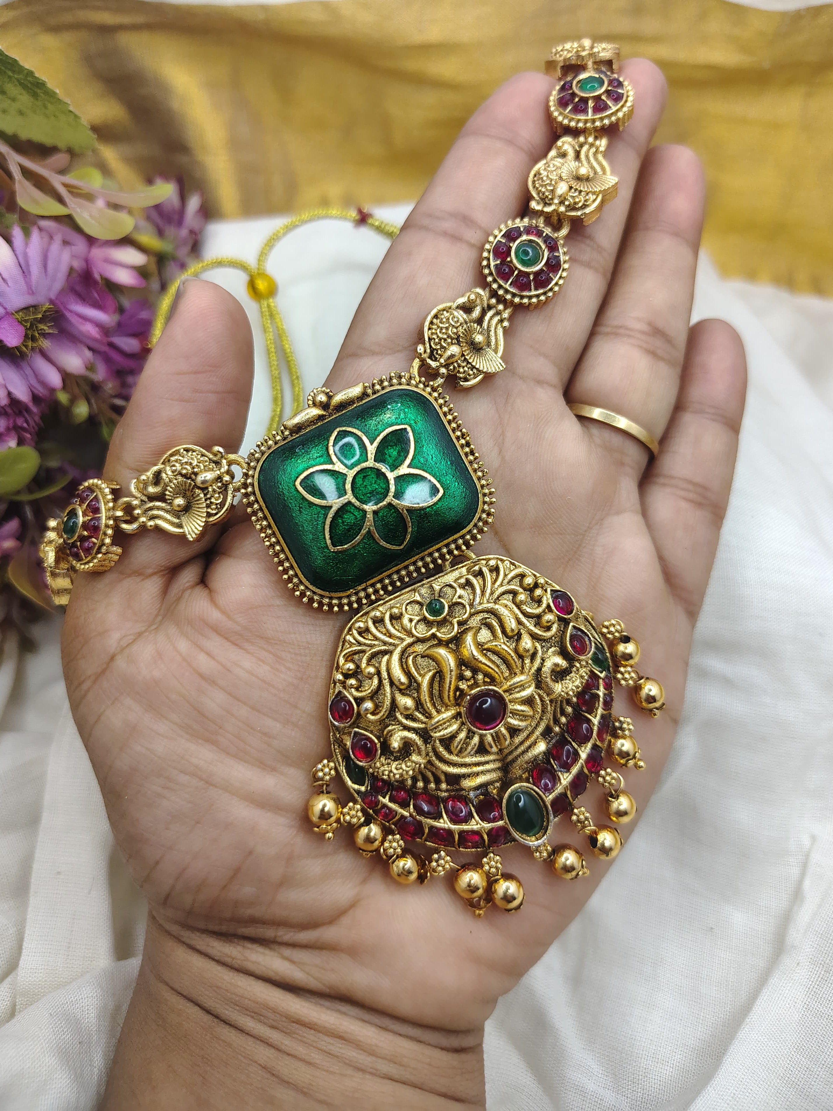 Mantara Non idol necklace set