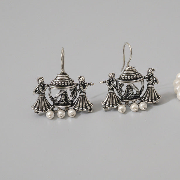 pallaku design hook earrings