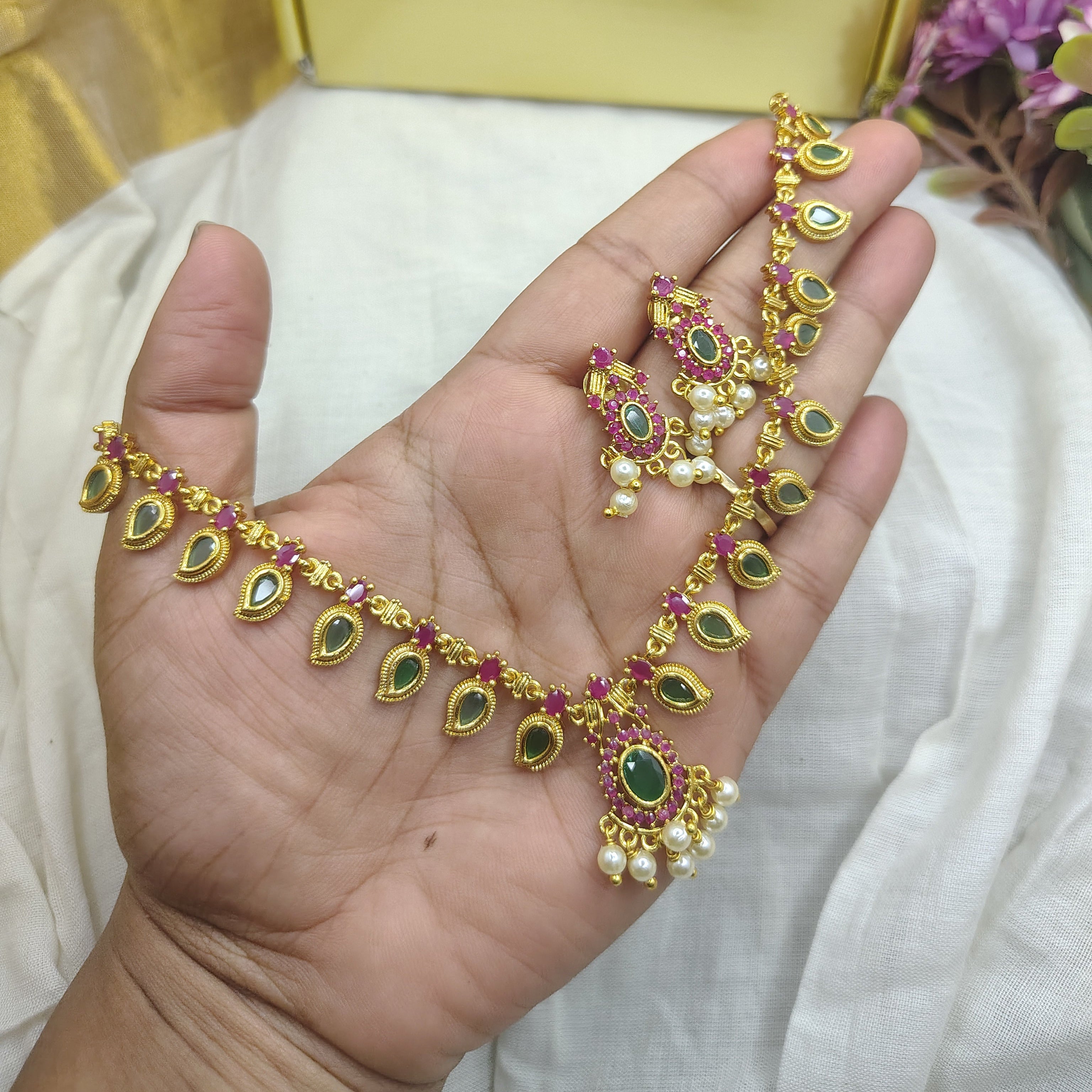 Claasic Plakka Necklace set