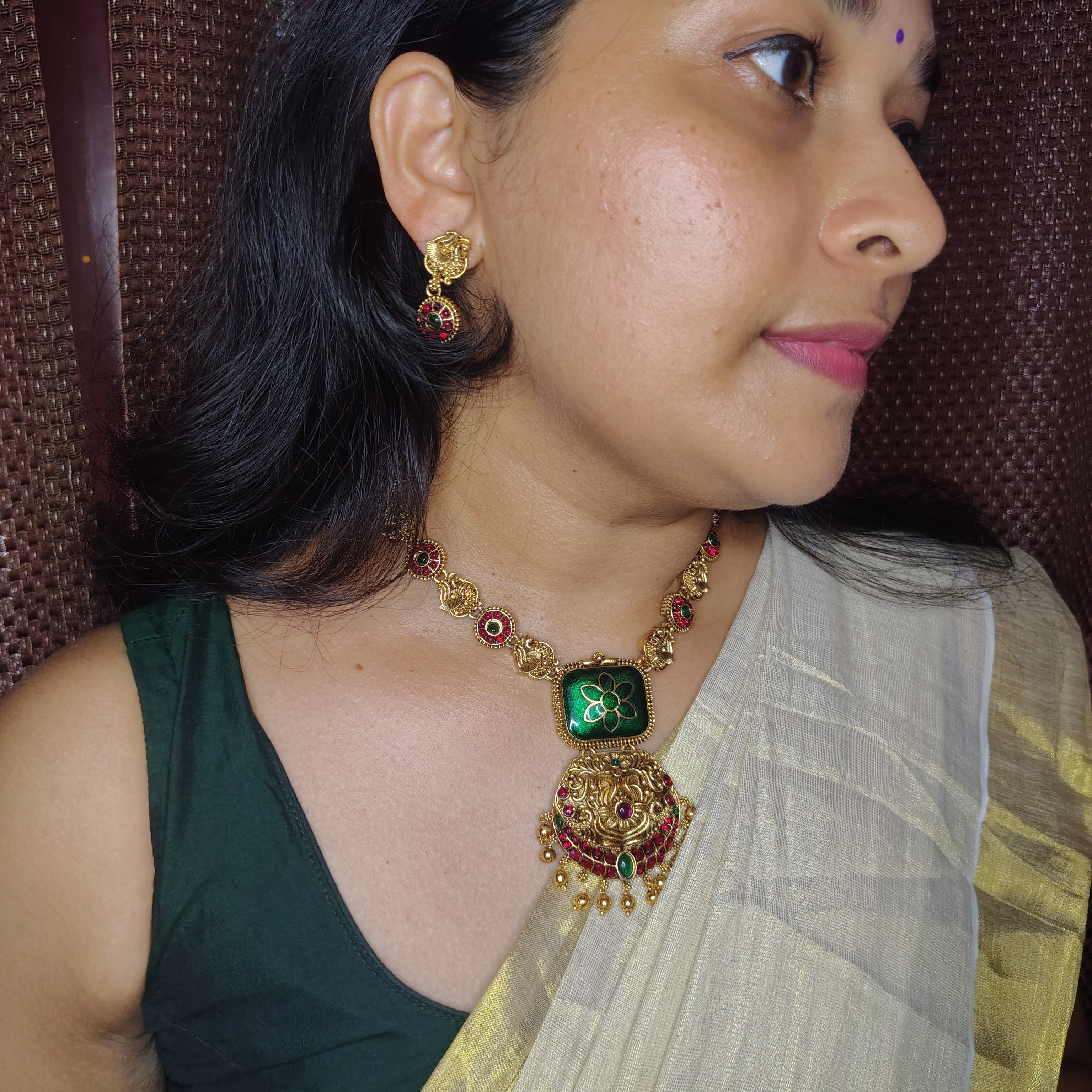 Mantara Non idol necklace set