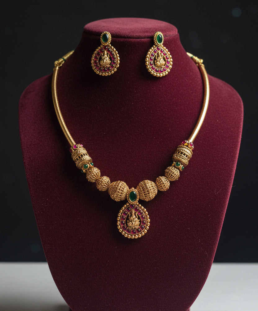 Hasli antique ball necklace set