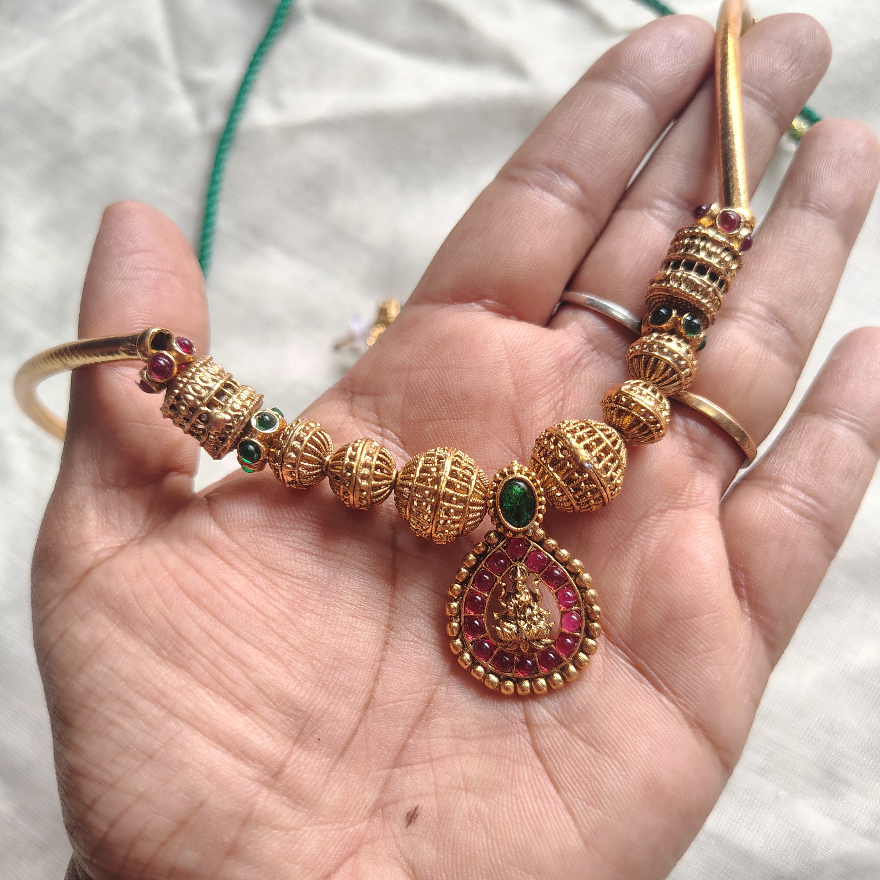 Mridula Antique hasli