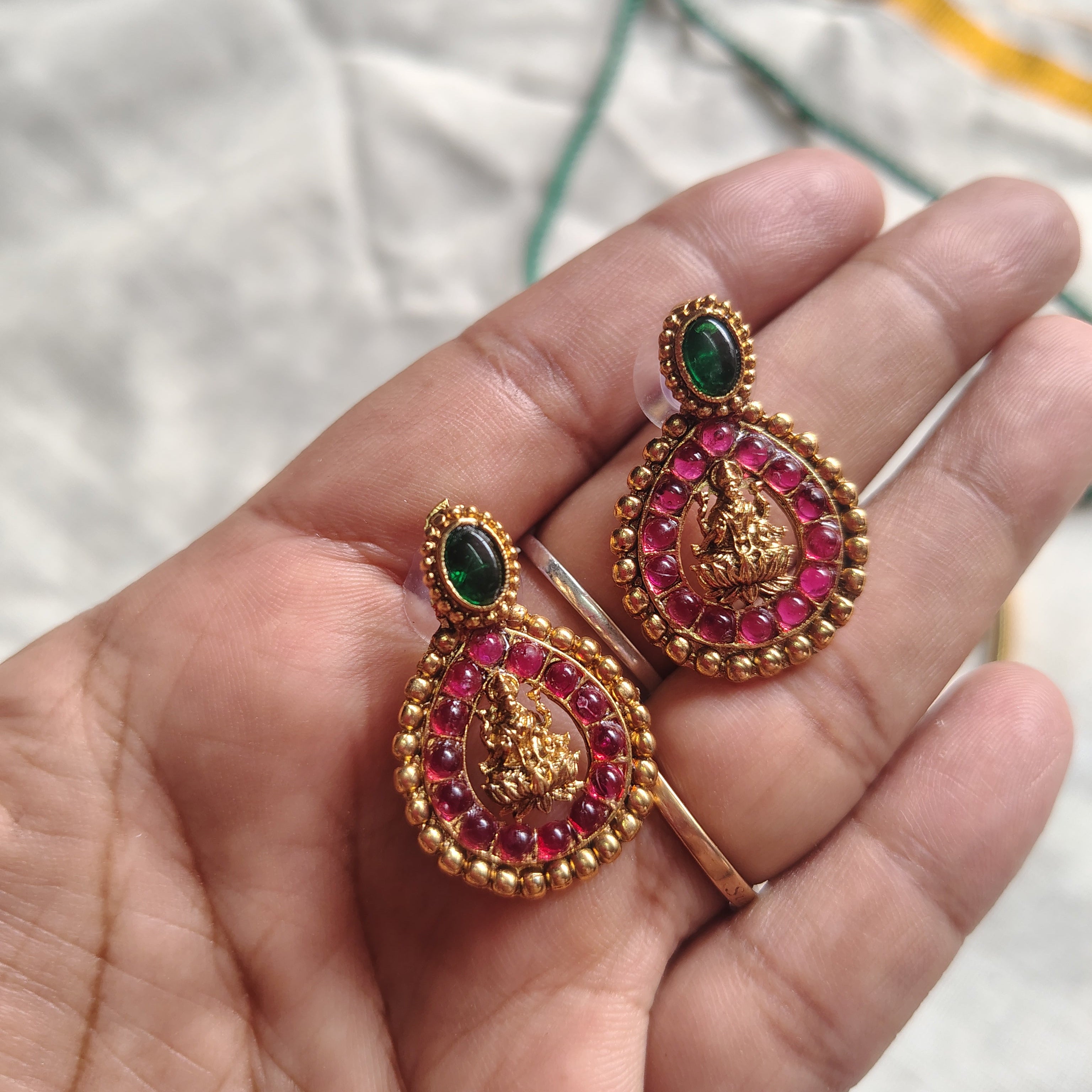 Mridula Antique hasli