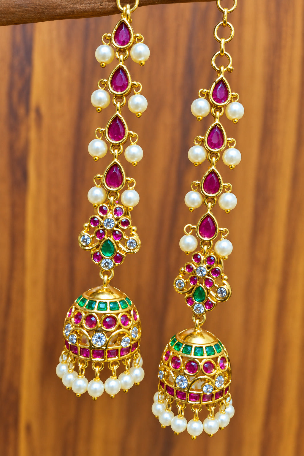 Vaani Kemp Jhumka With Ear chain
